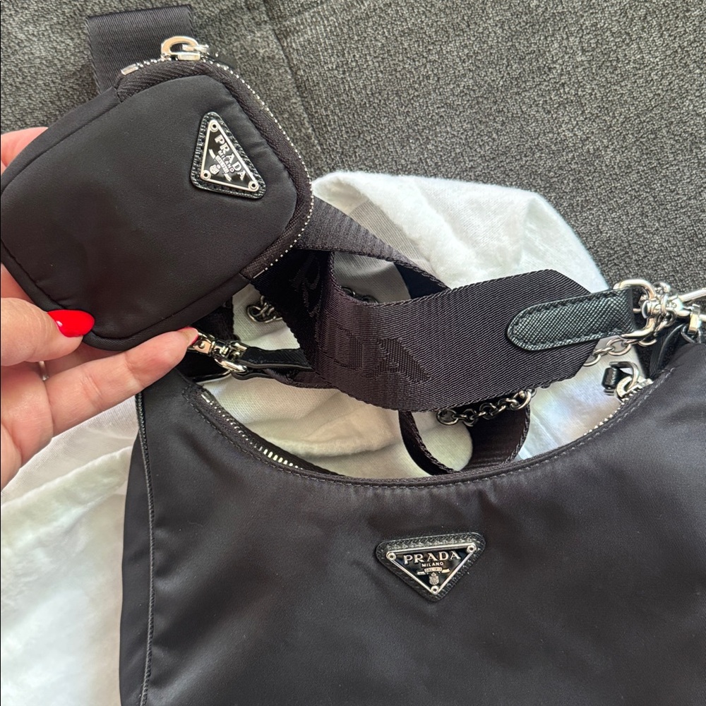 Prada Black Crossbody Bag with Iconic Design - Picture 7 of 10